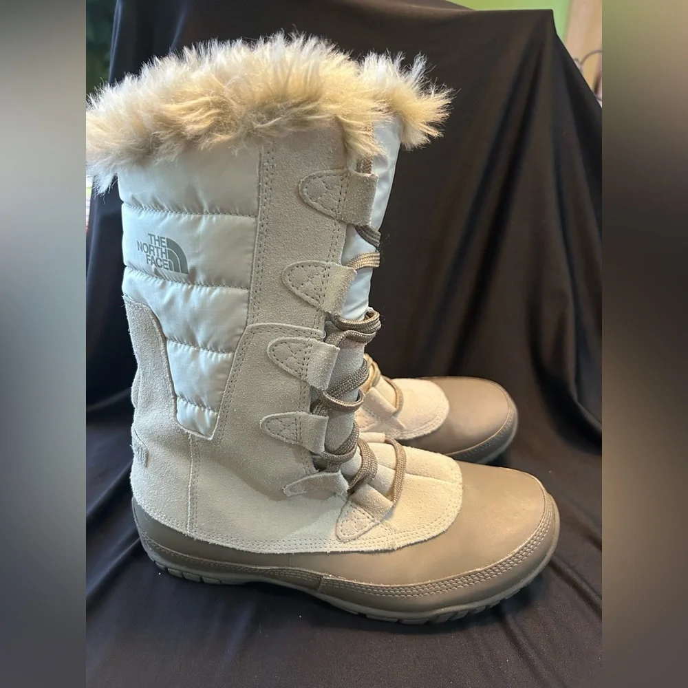 Closet Clean out!!🎉🎉 The North Face Women's Cream and Tan Winter Boots - Picture 3 of 5
